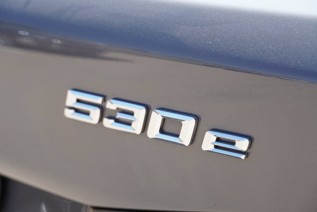 Used 2022 BMW 530e w/ Premium Package RWD image 11