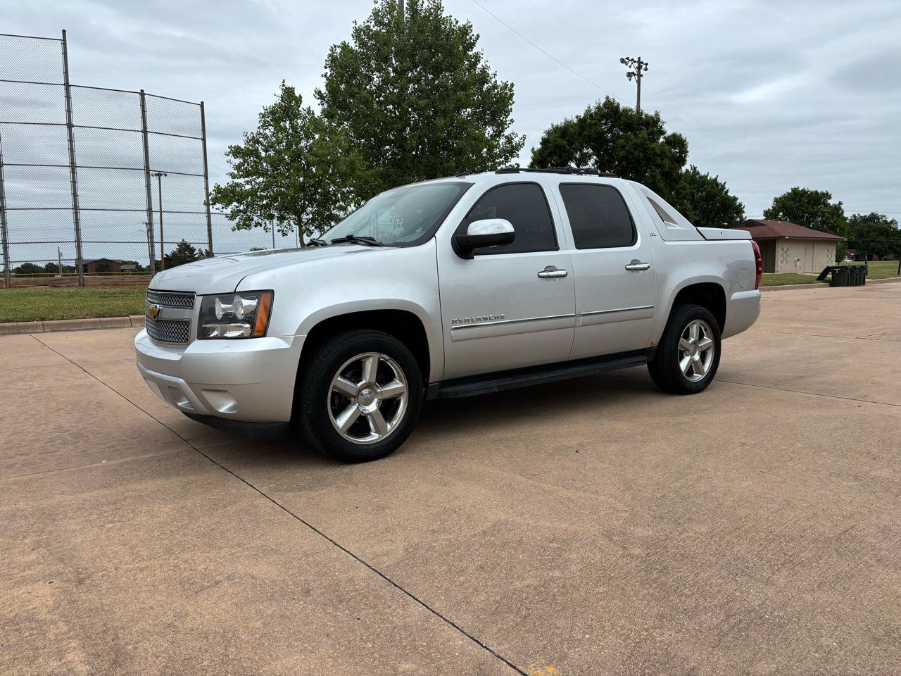 Used 2012 Chevrolet Avalanche LTZ AWD/4WD image 2