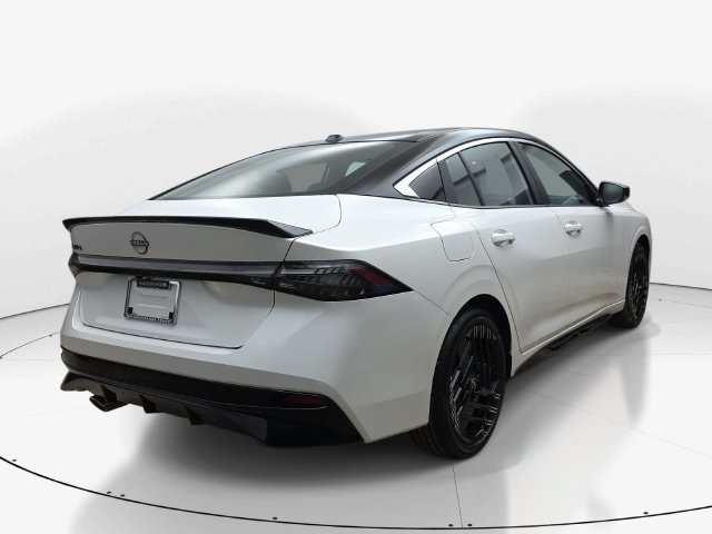 New 2027 Nissan Sentra SR w/ SR All Weather Package FWD image 6