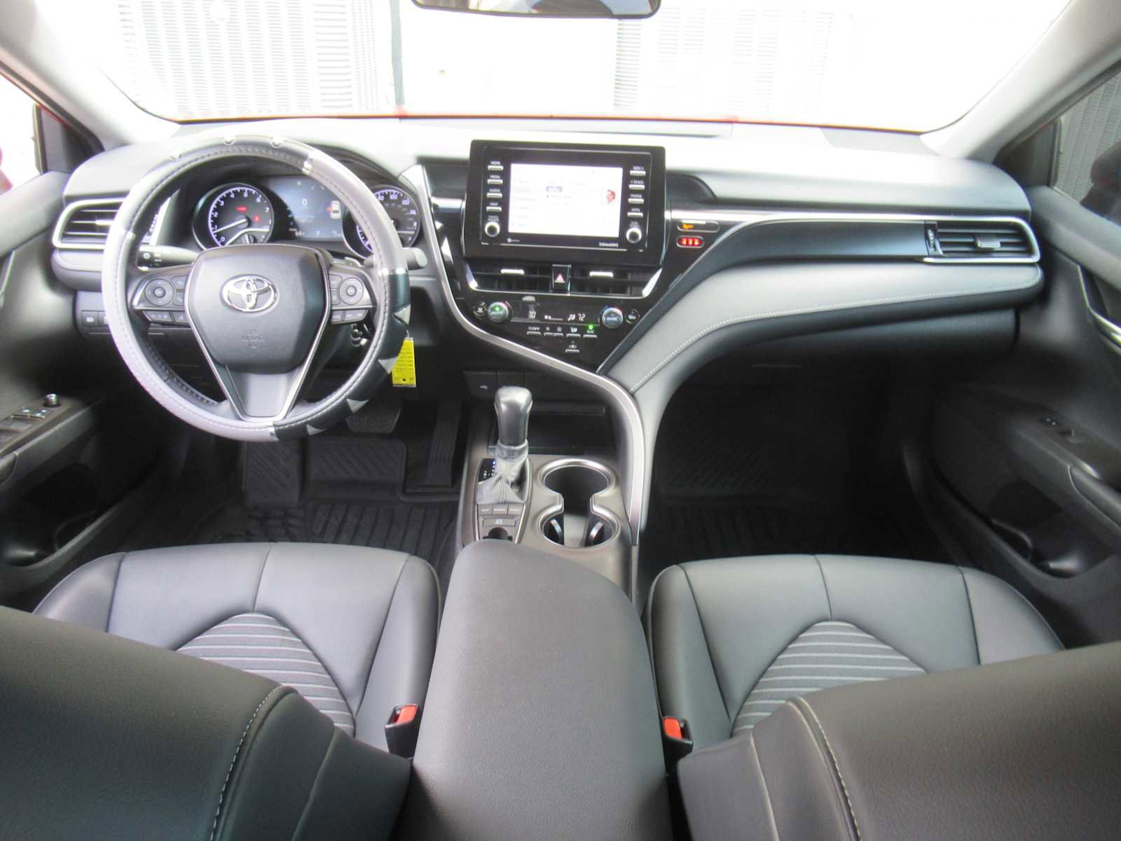 Used 2022 Toyota Camry SE image 39