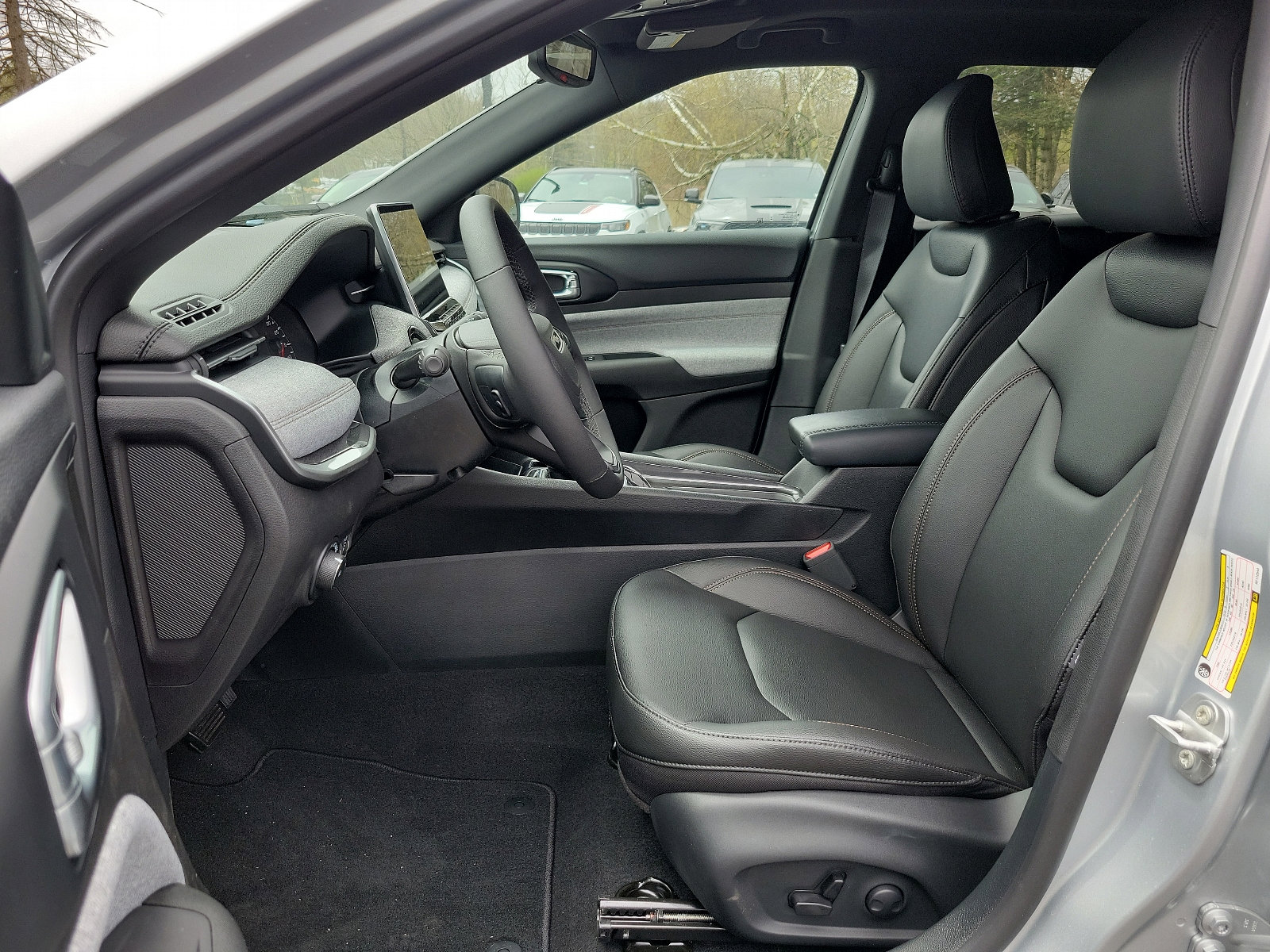 Used 2024 Jeep Compass Latitude w/ Sun and Sound Group image 8