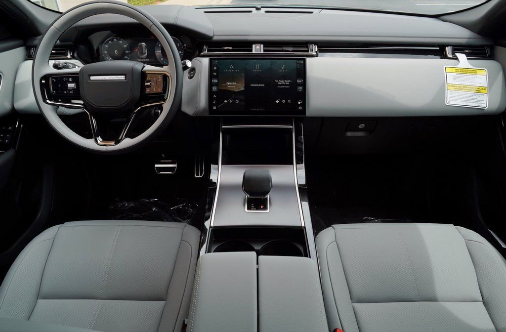 Certified 2026 Land Rover Range Rover Velar Dynamic SE AWD/4WD image 9