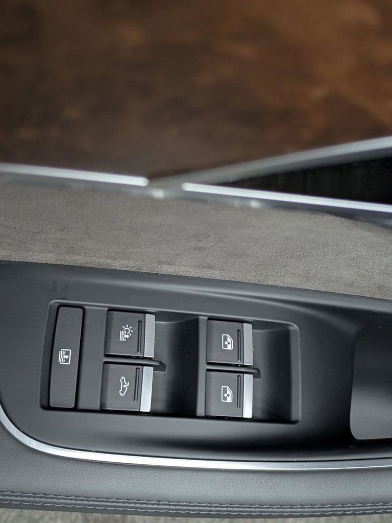 Used 2021 Audi A8 L 3.0T w/ Executive Plus Package image 16