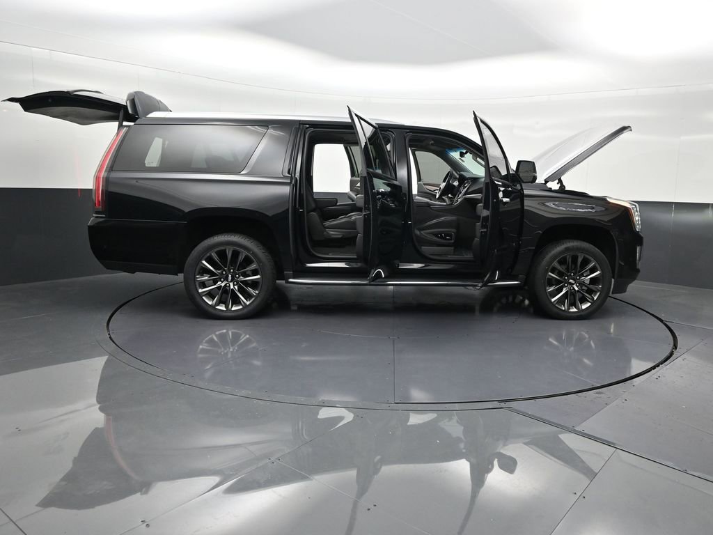 Used 2019 Cadillac Escalade ESV Luxury w/ Escalade Sport Edition image 33