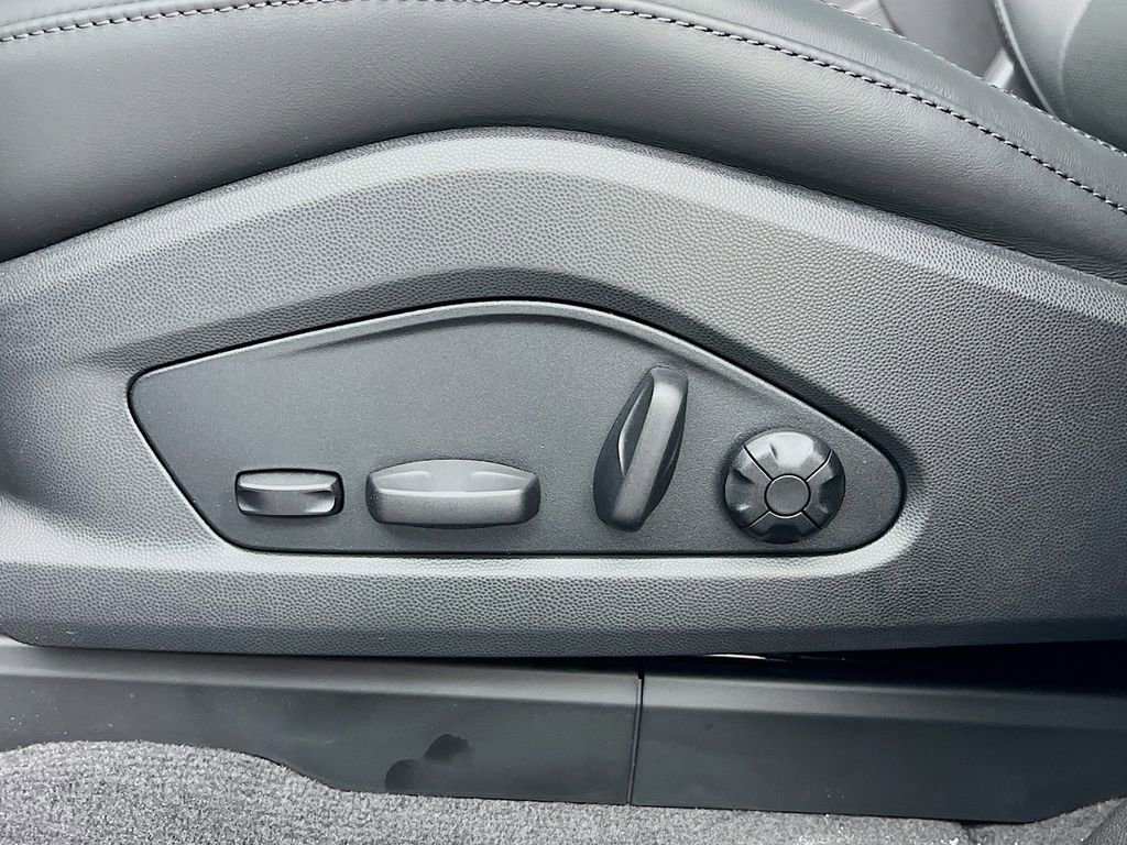 New 2026 Porsche Macan 4 Electric image 32