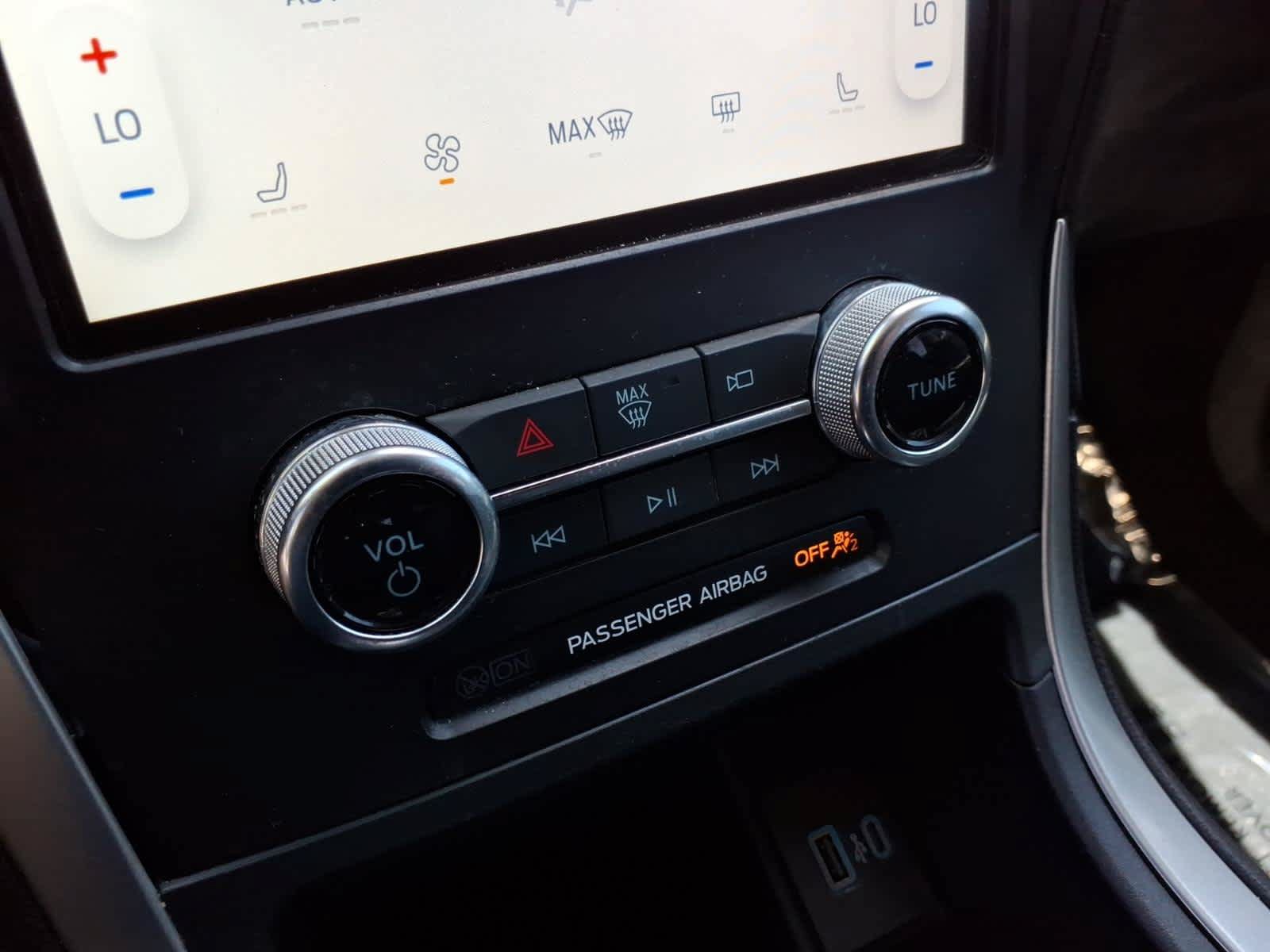 Used 2024 Ford Edge SEL w/ Sport Appearance Package AWD/4WD image 36