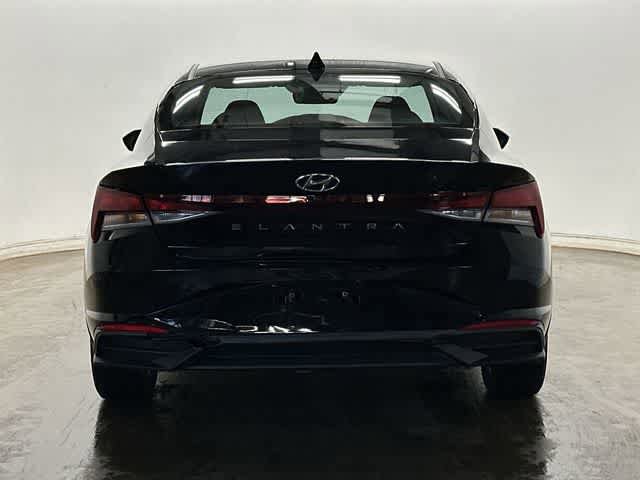 Used 2023 Hyundai Elantra SEL w/ Winter Weather Package FWD image 4