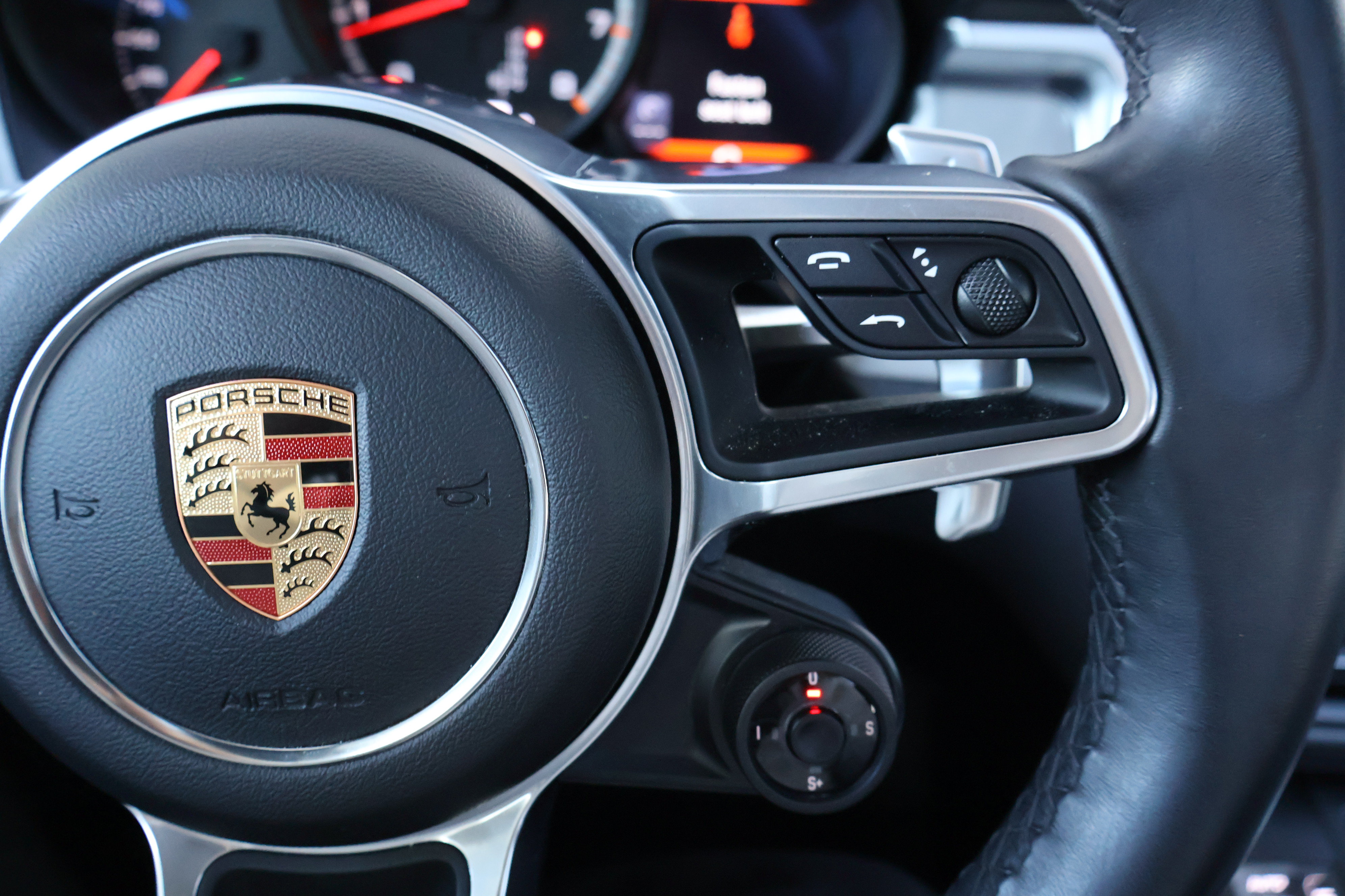 Used 2020 Porsche Macan Turbo AWD/4WD image 38