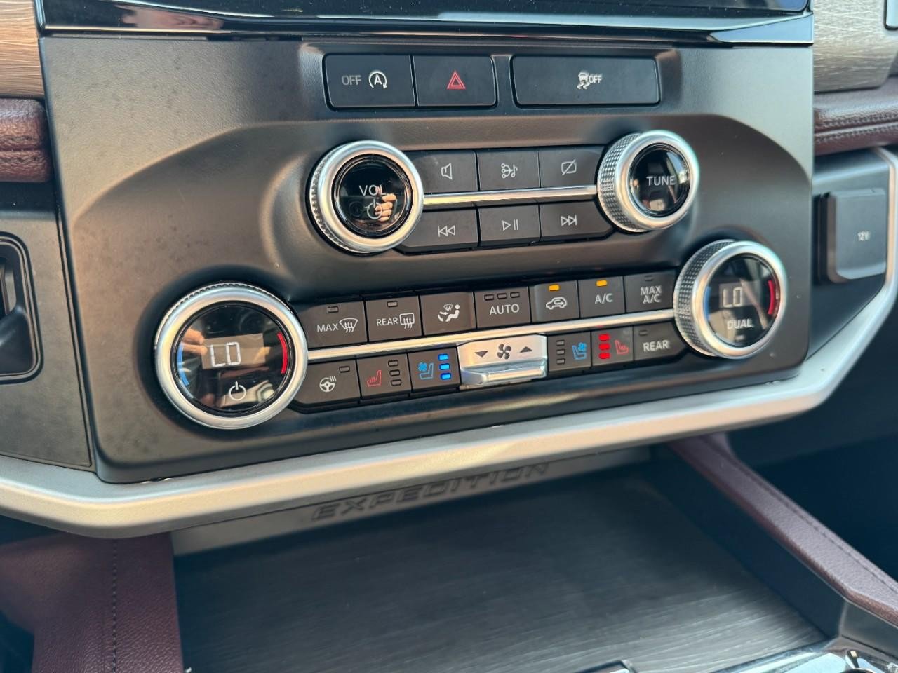 Certified 2024 Ford Expedition Limited image 20