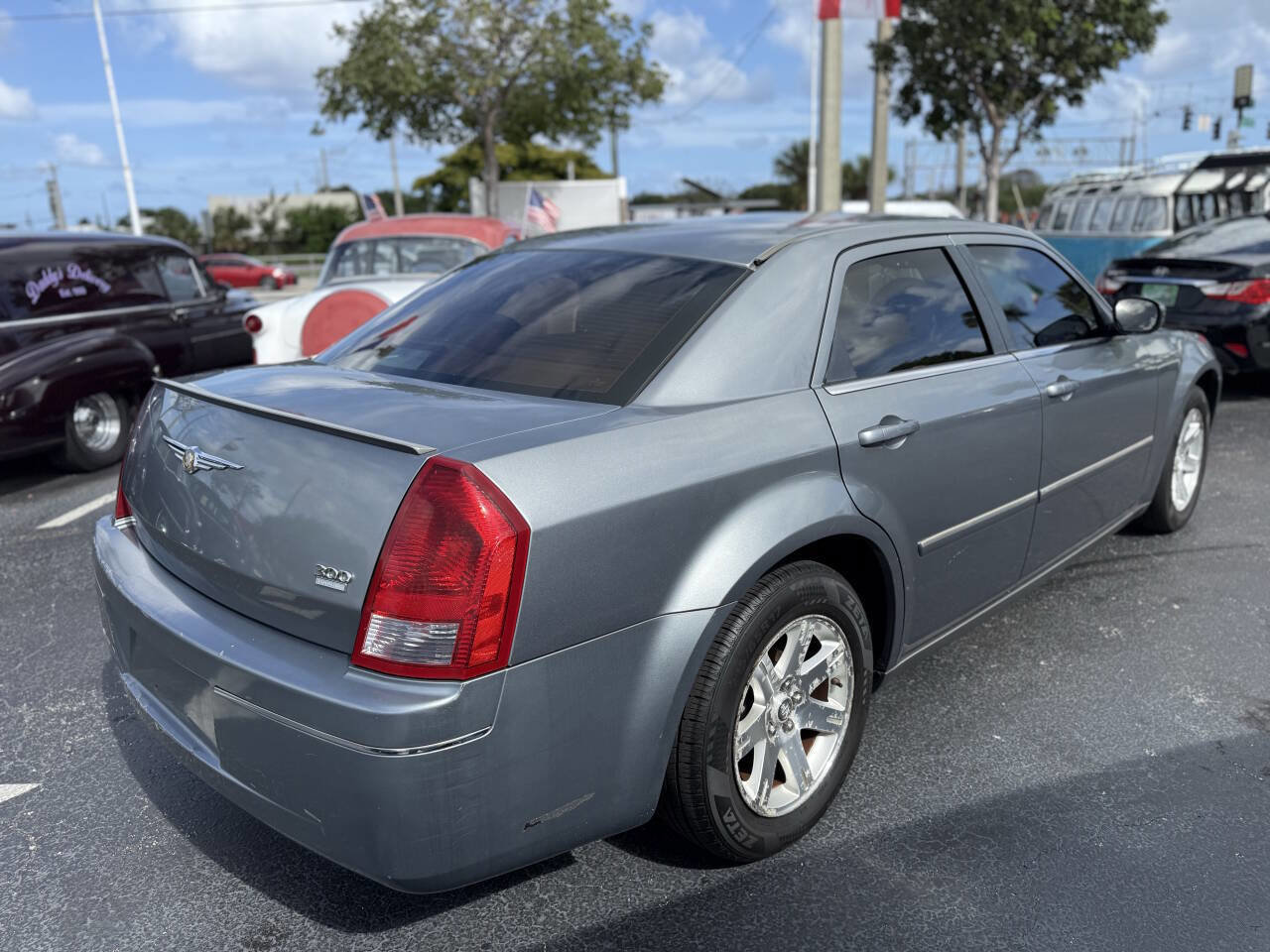 Used 2006 Chrysler 300 Touring RWD image 6