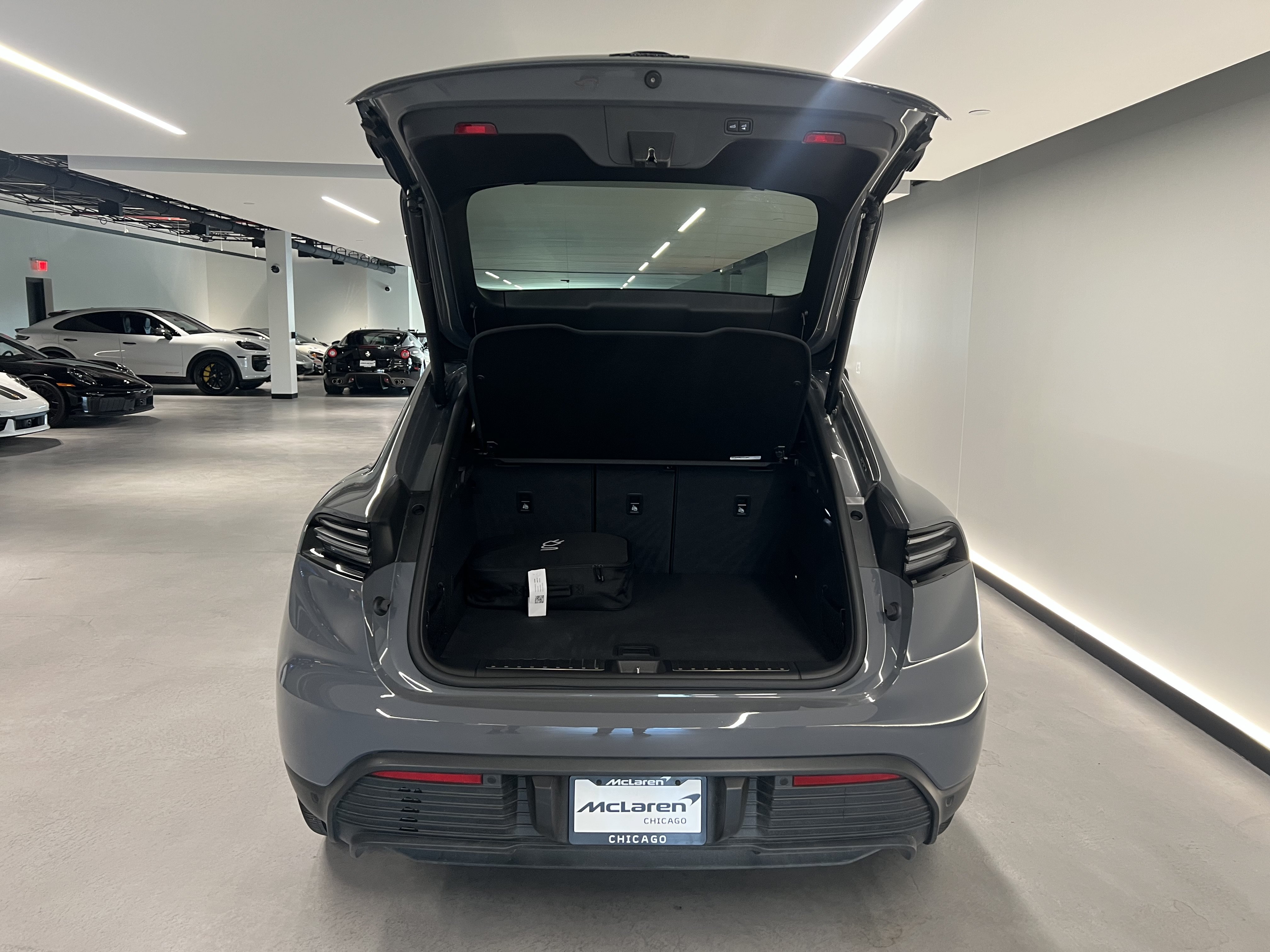 Used 2025 Porsche Macan Electric RWD image 19