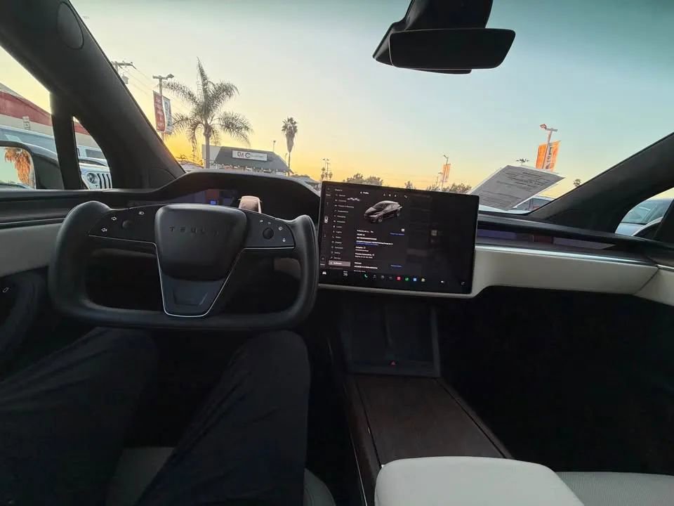 Used 2023 Tesla Model X image 12