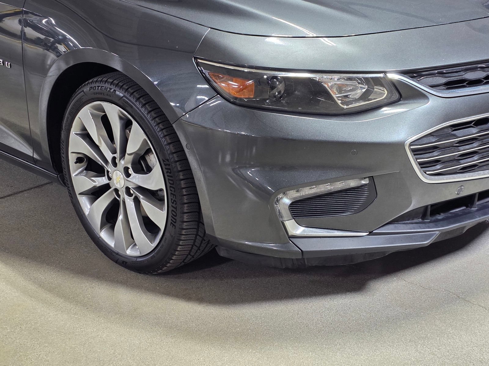 Used 2017 Chevrolet Malibu Premier w/ Premier Sun and Wheel Package FWD image 10