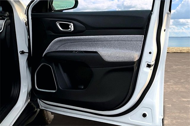 Used 2024 Jeep Compass Latitude image 26