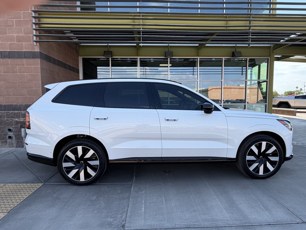 Used 2025 Volvo EX90 Plus w/ Protection Package Premier AWD/4WD image 9