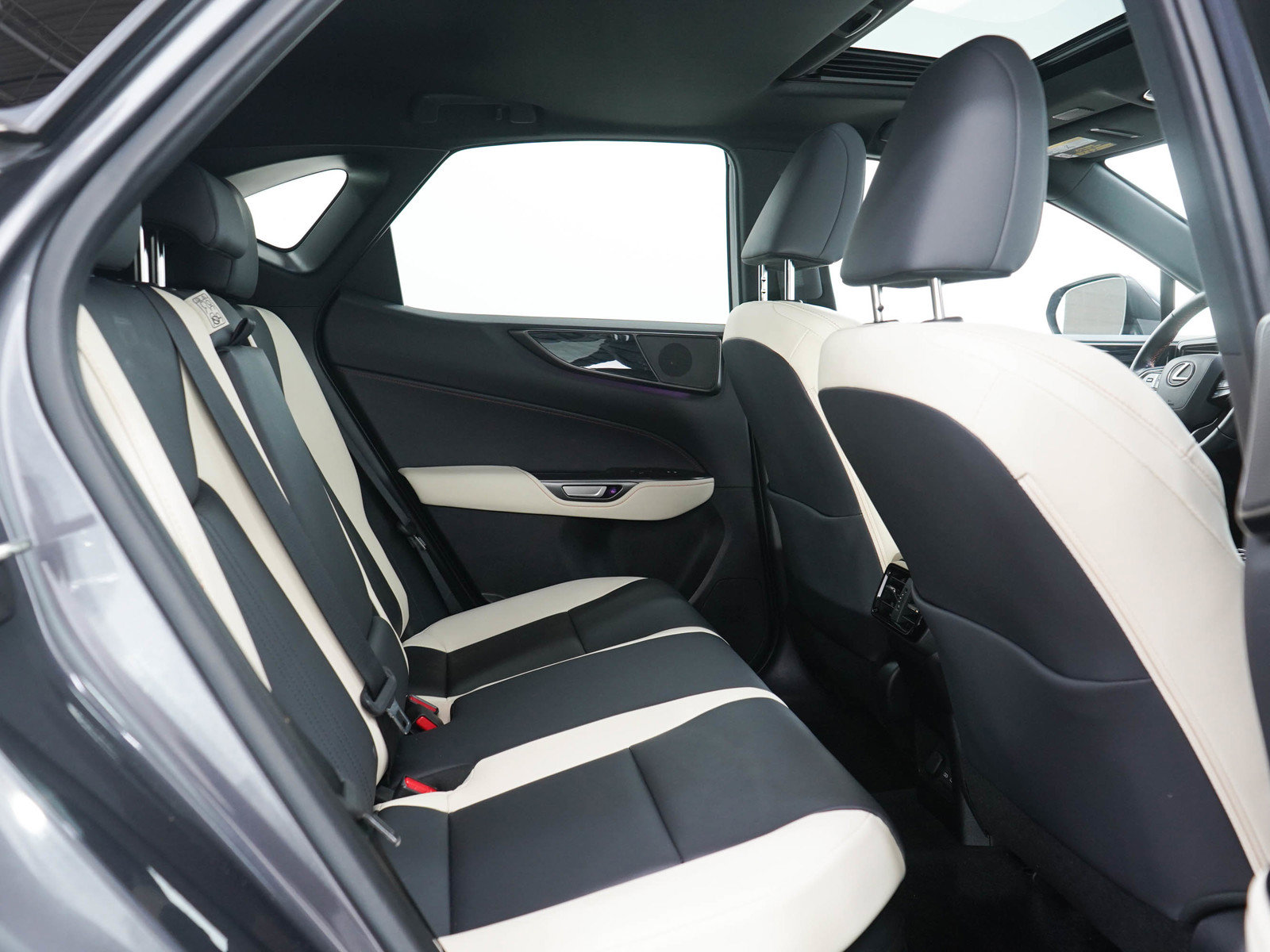 Used 2022 Lexus NX 350h AWD image 12