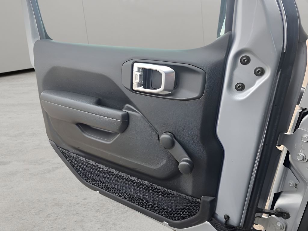 Used 2023 Jeep Wrangler Sport image 15