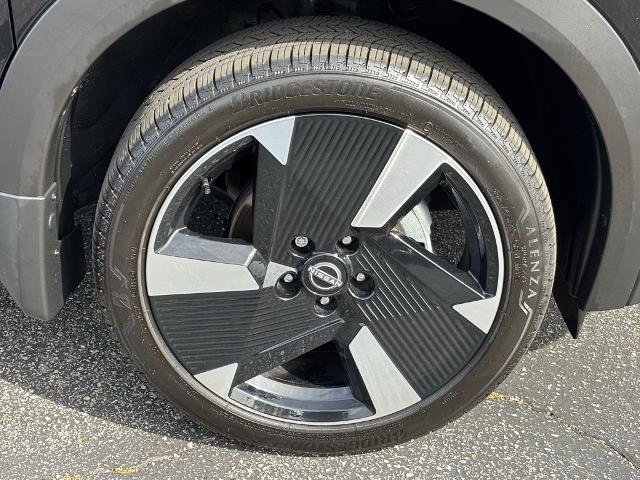 Certified 2025 Nissan Kicks SR FWD image 28
