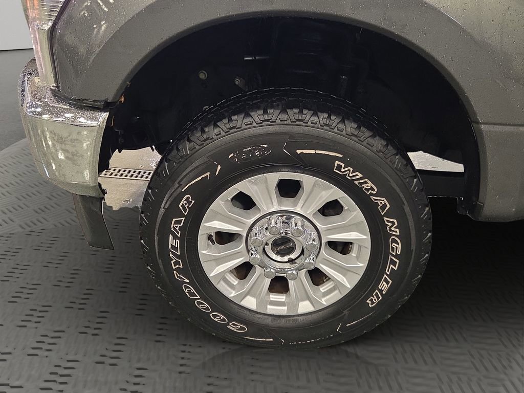 Used 2022 Ford F250 XLT w/ FX4 Off-Road Package AWD/4WD image 18
