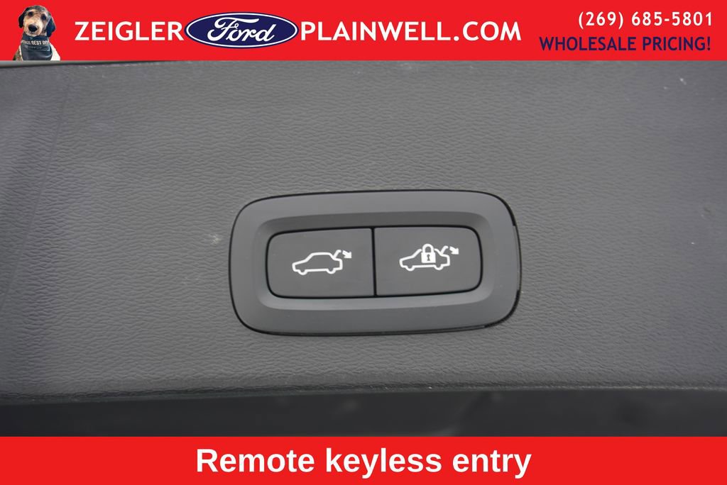 Used 2024 Volvo XC40 B5 Core image 6