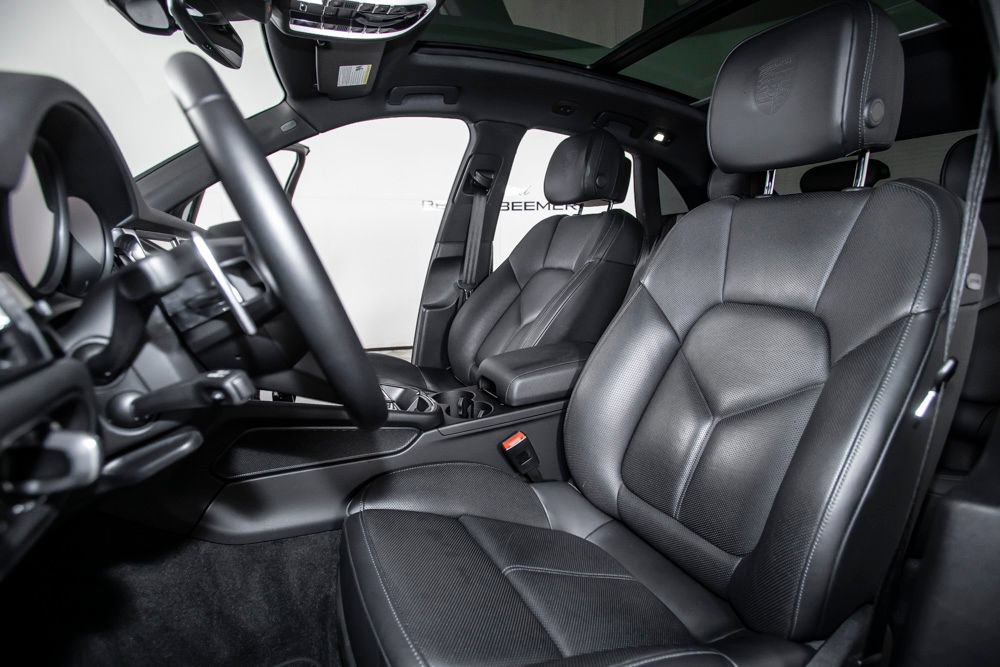 Used 2024 Porsche Macan AWD/4WD image 13