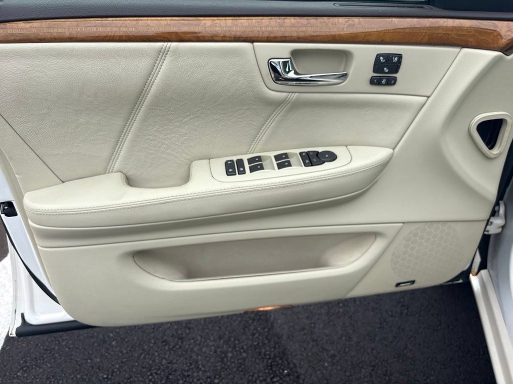 Used 2011 Cadillac DTS Platinum FWD image 13