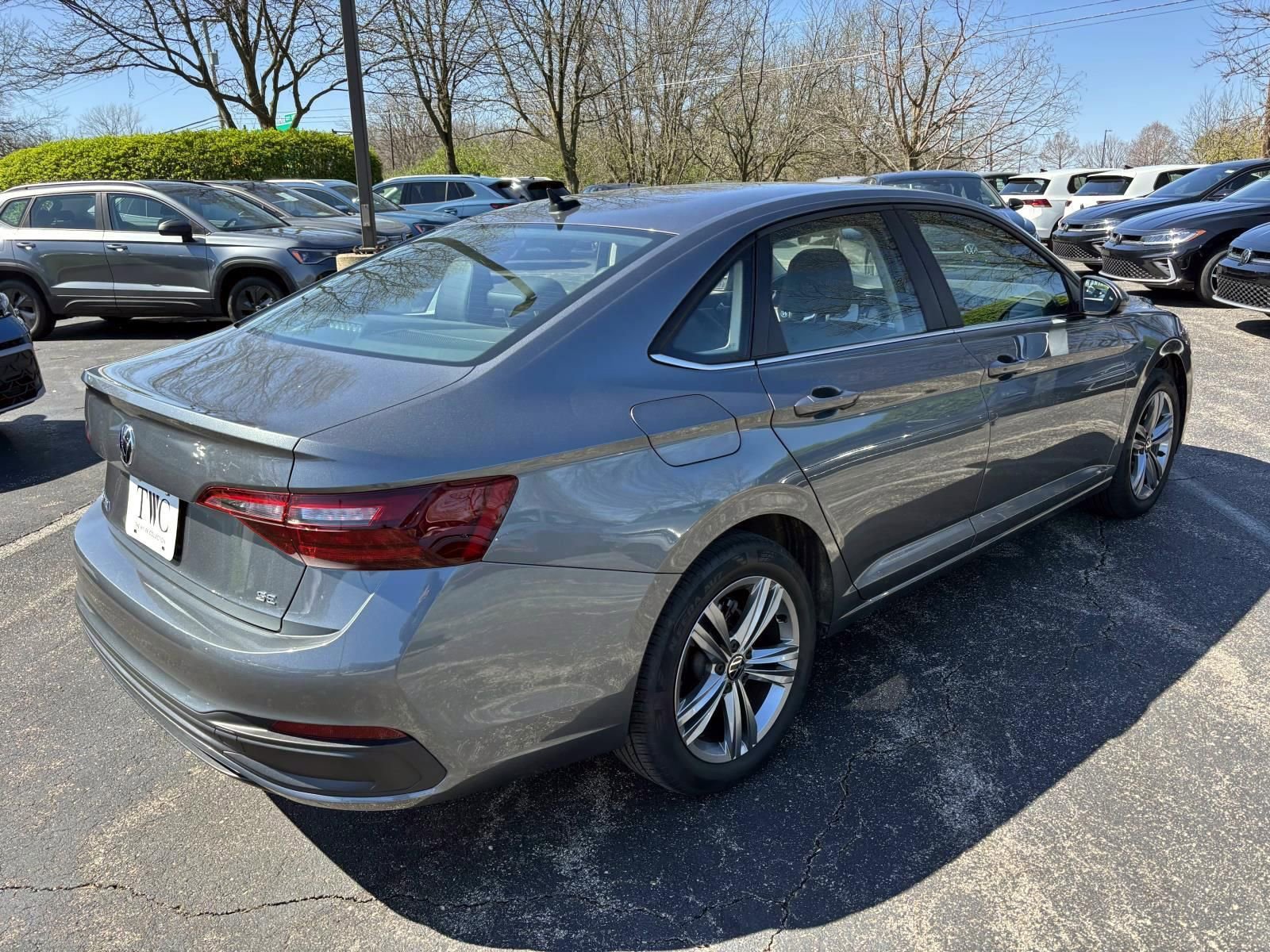 Used 2024 Volkswagen Jetta SE image 5