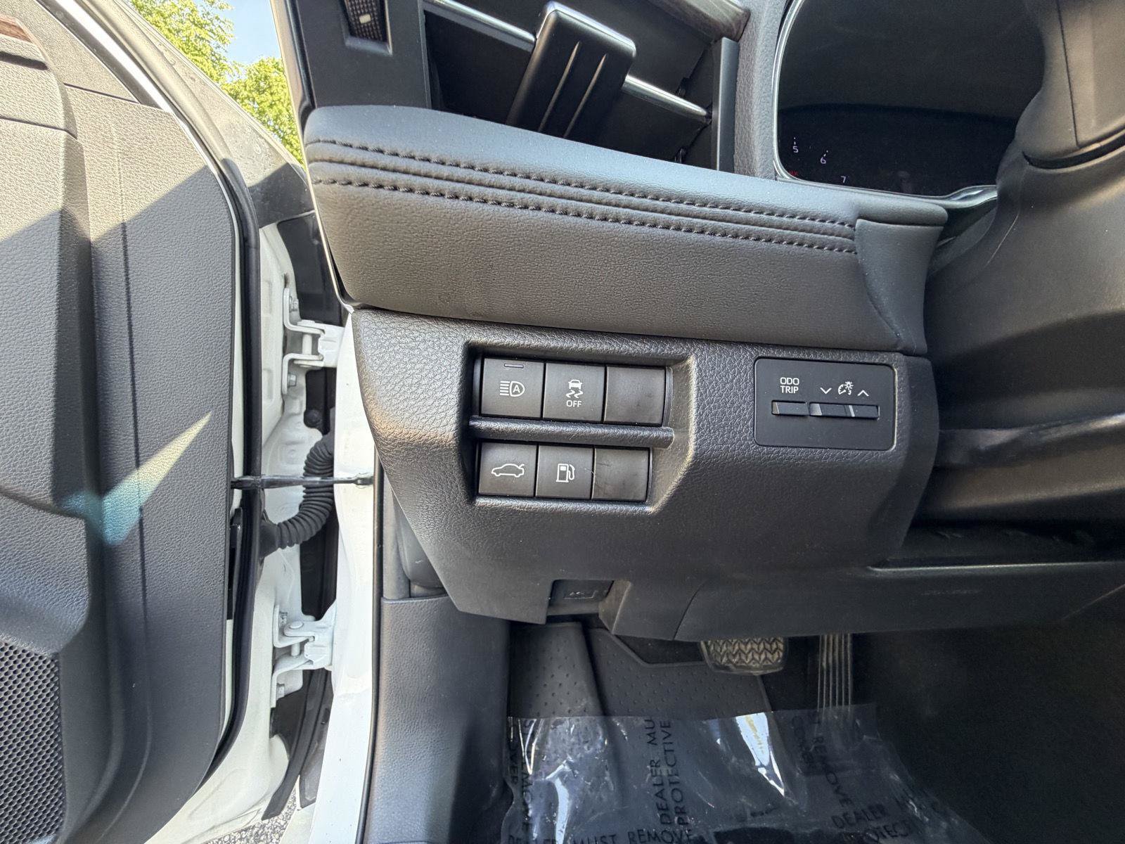 Used 2021 Toyota Avalon XLE FWD image 16