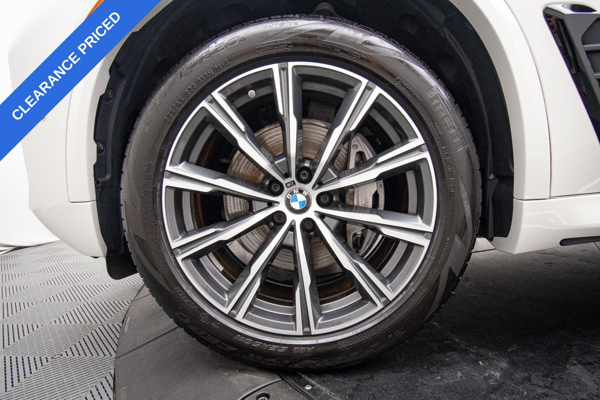 Used 2024 BMW X5 xDrive40i w/ M Sport Package AWD/4WD image 29