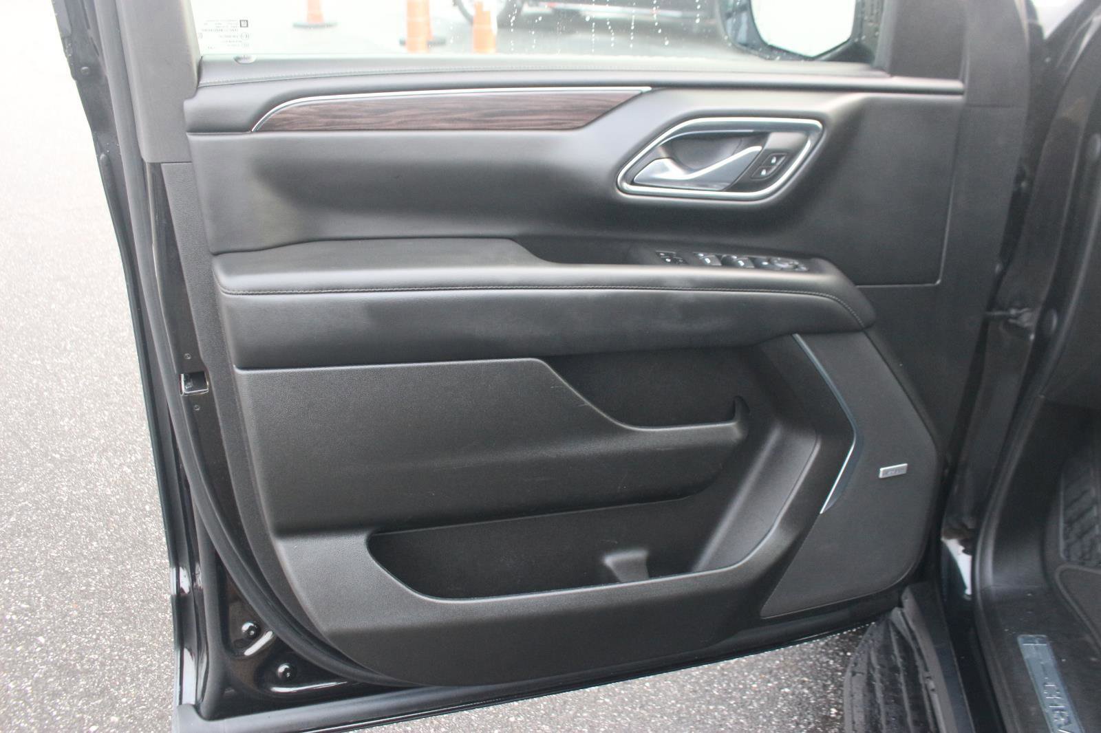 Used 2023 Chevrolet Suburban LT image 13