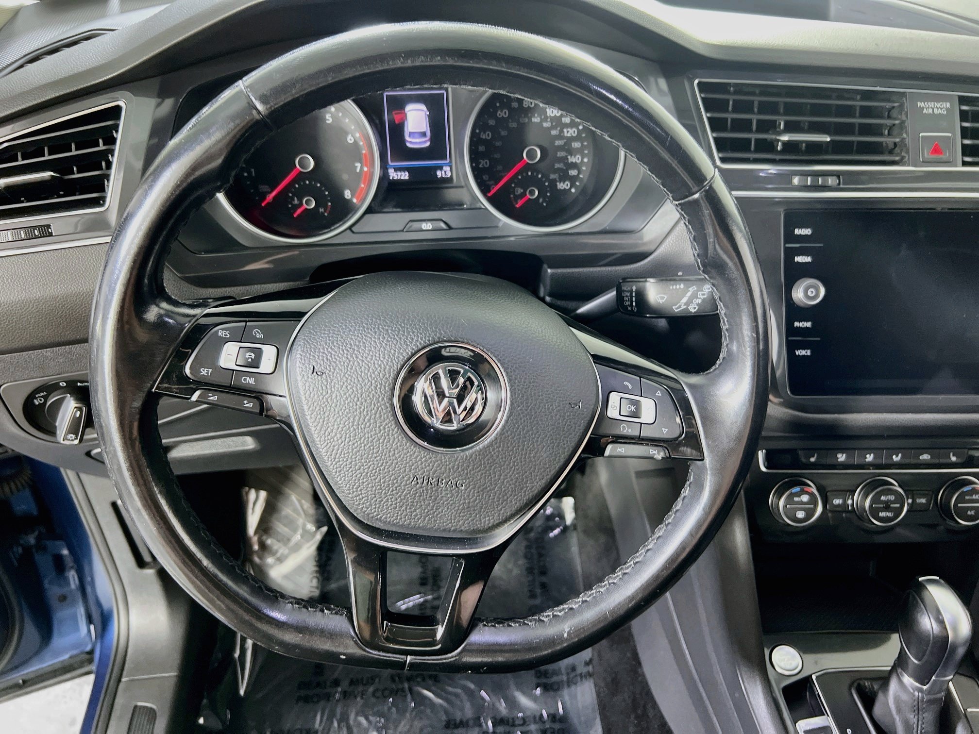 Used 2018 Volkswagen Tiguan SEL AWD/4WD image 11