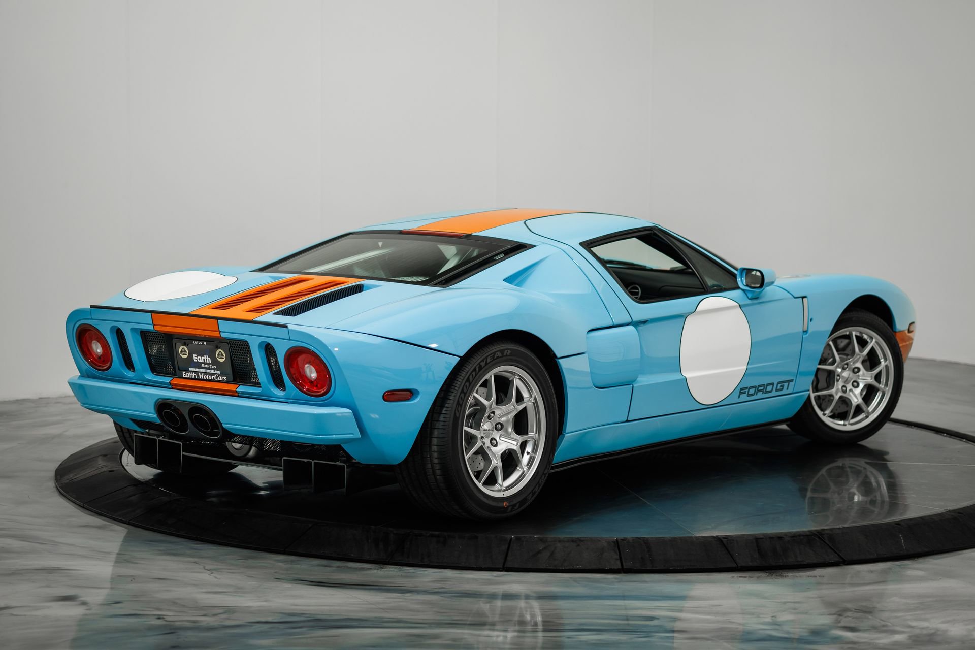 Used 2006 Ford GT image 16