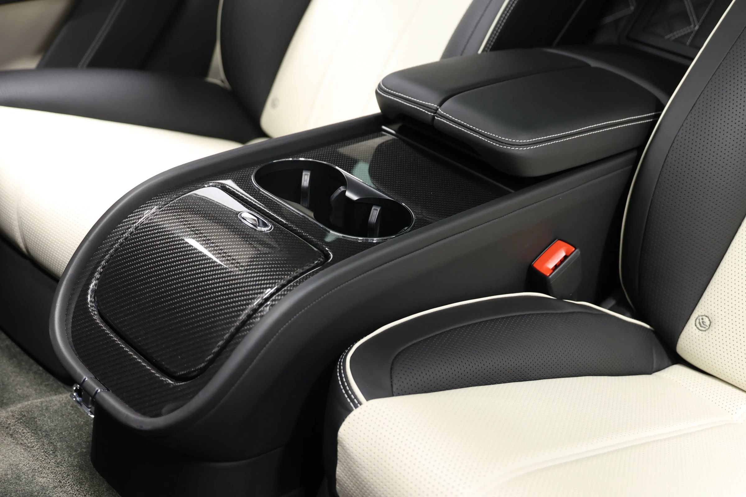 Used 2021 Bentley Bentayga w/ First Edition Specification AWD/4WD image 60