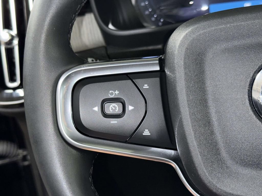 Used 2025 Volvo XC40 B5 Core AWD/4WD image 31