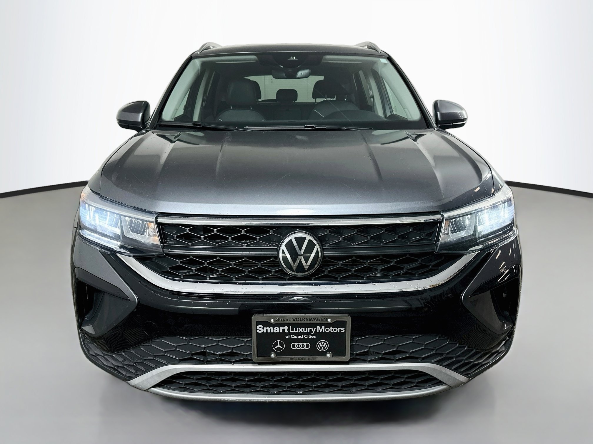 Used 2024 Volkswagen Taos SE FWD image 2