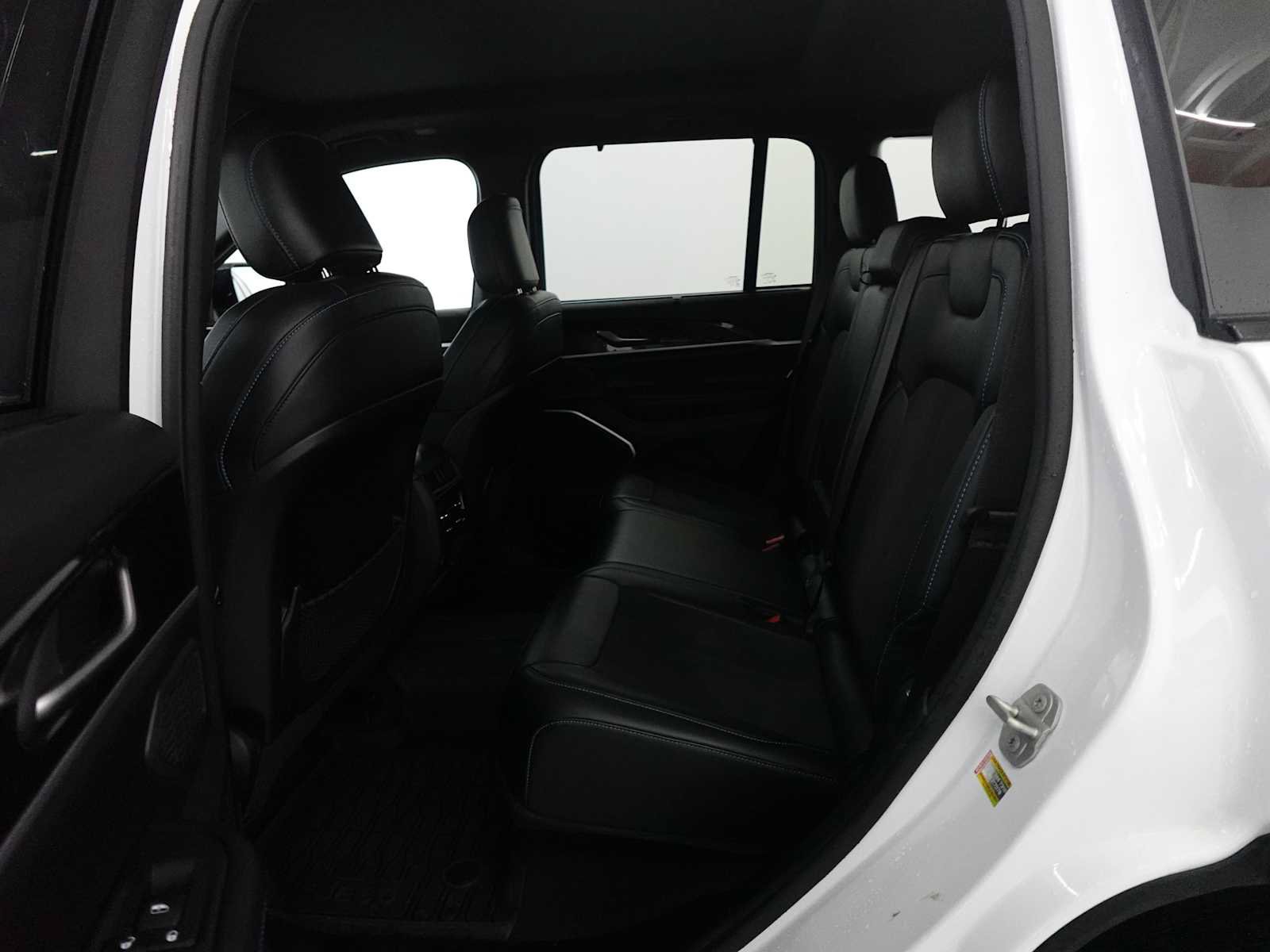Used 2023 Jeep Grand Cherokee Trailhawk w/ Luxury Tech Group III AWD/4WD image 26