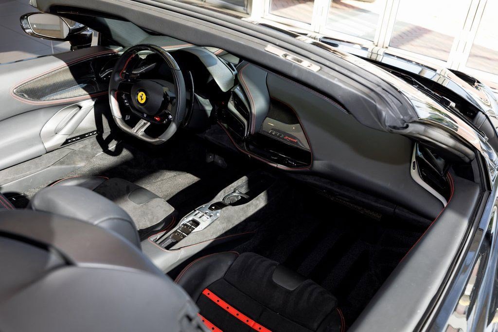 Used 2022 Ferrari SF90 Spider image 38