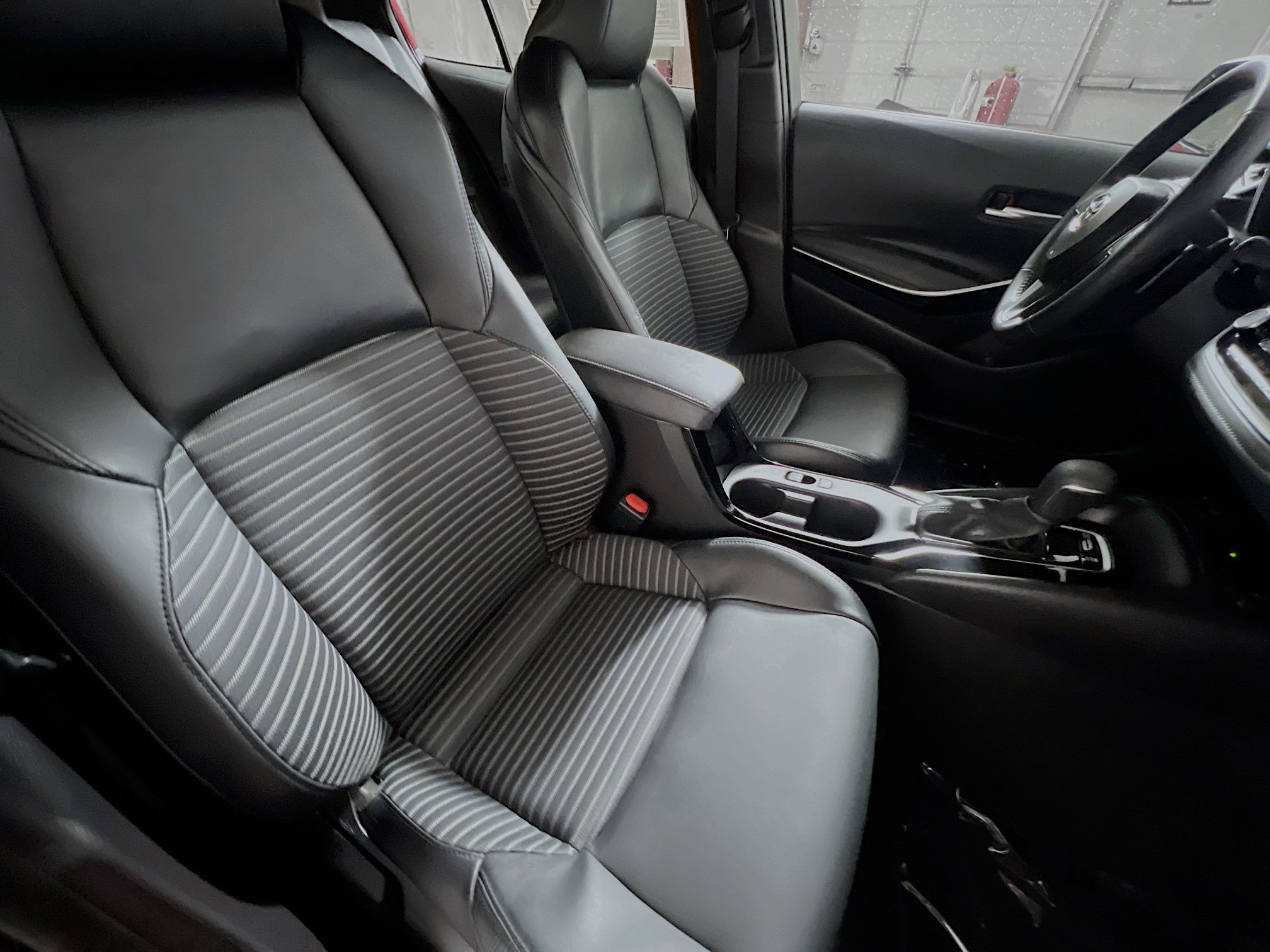 Used 2025 Toyota Corolla XSE image 31