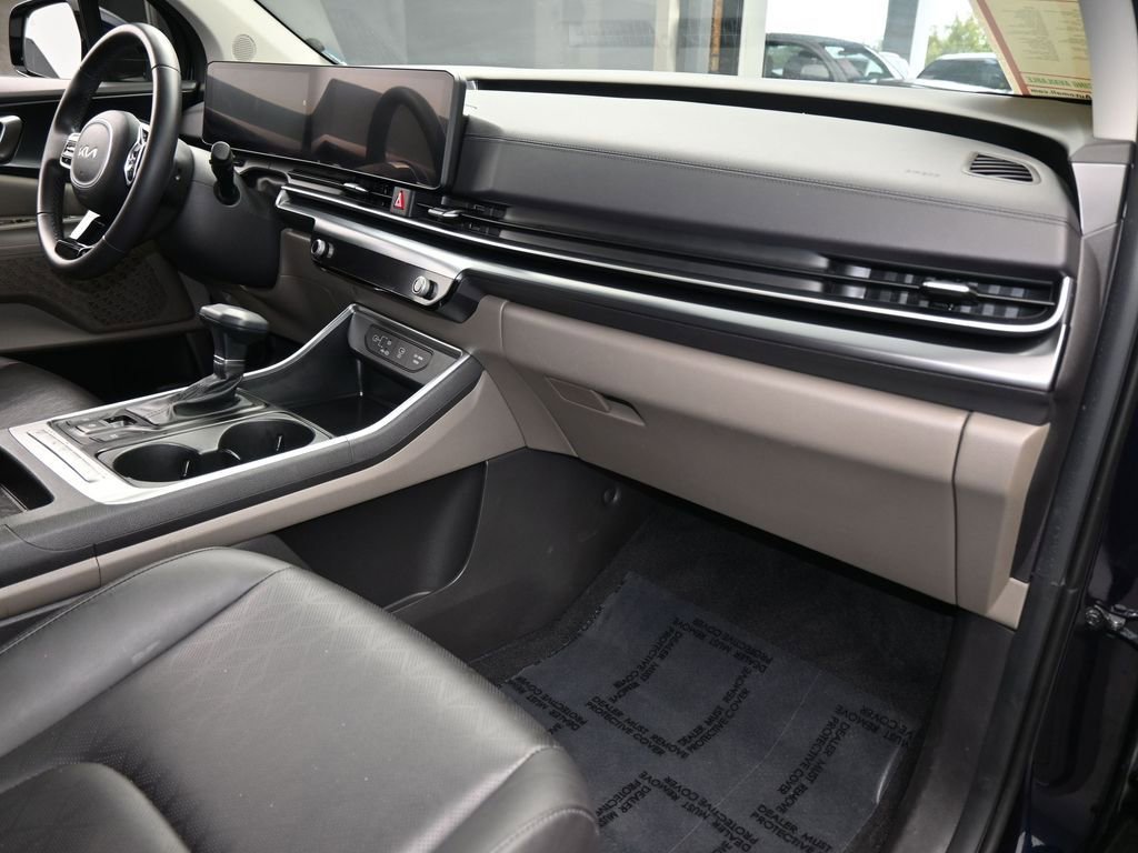 Used 2025 Kia Carnival image 49