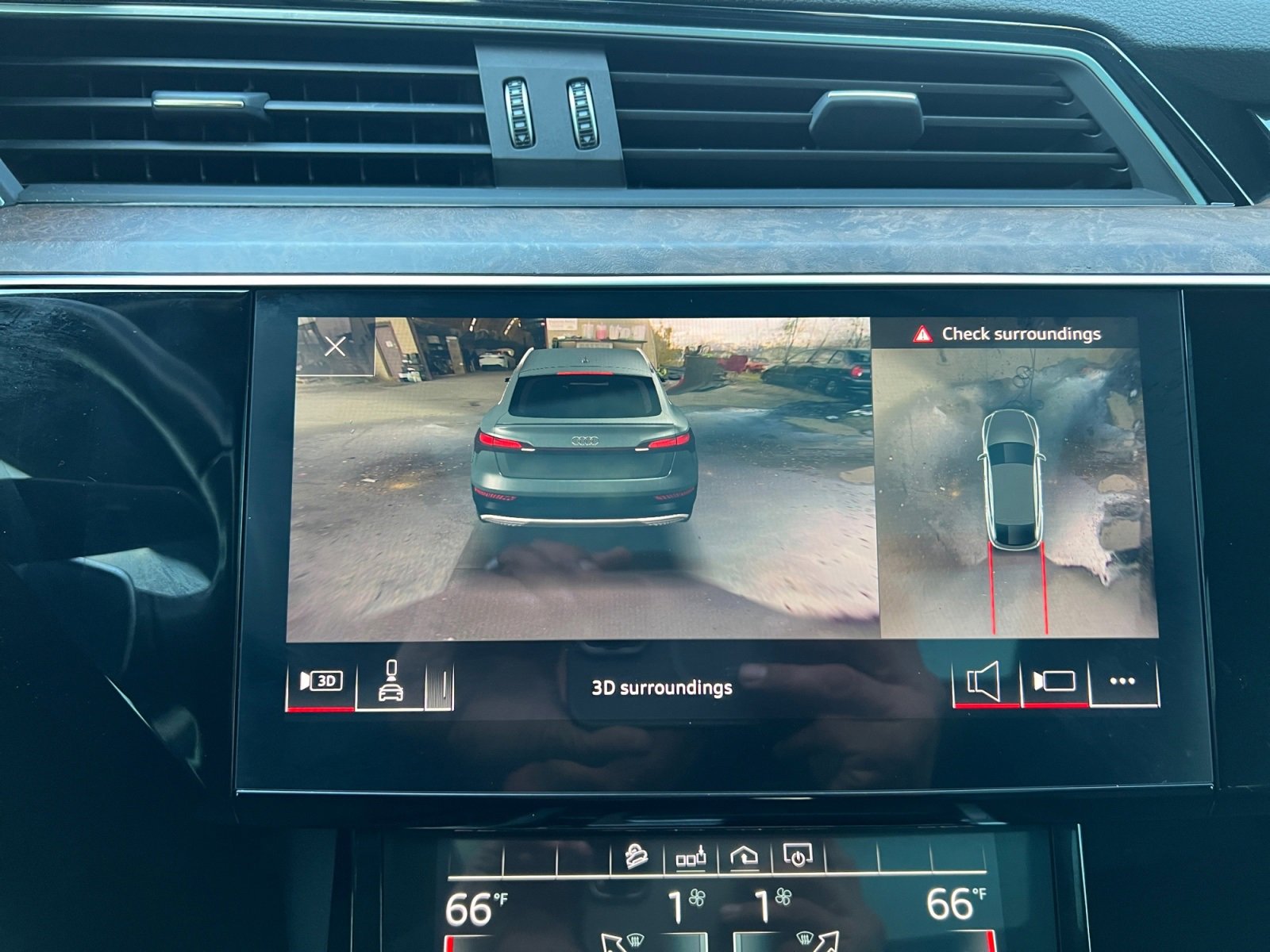 Used 2020 Audi e-tron Premium Plus image 27