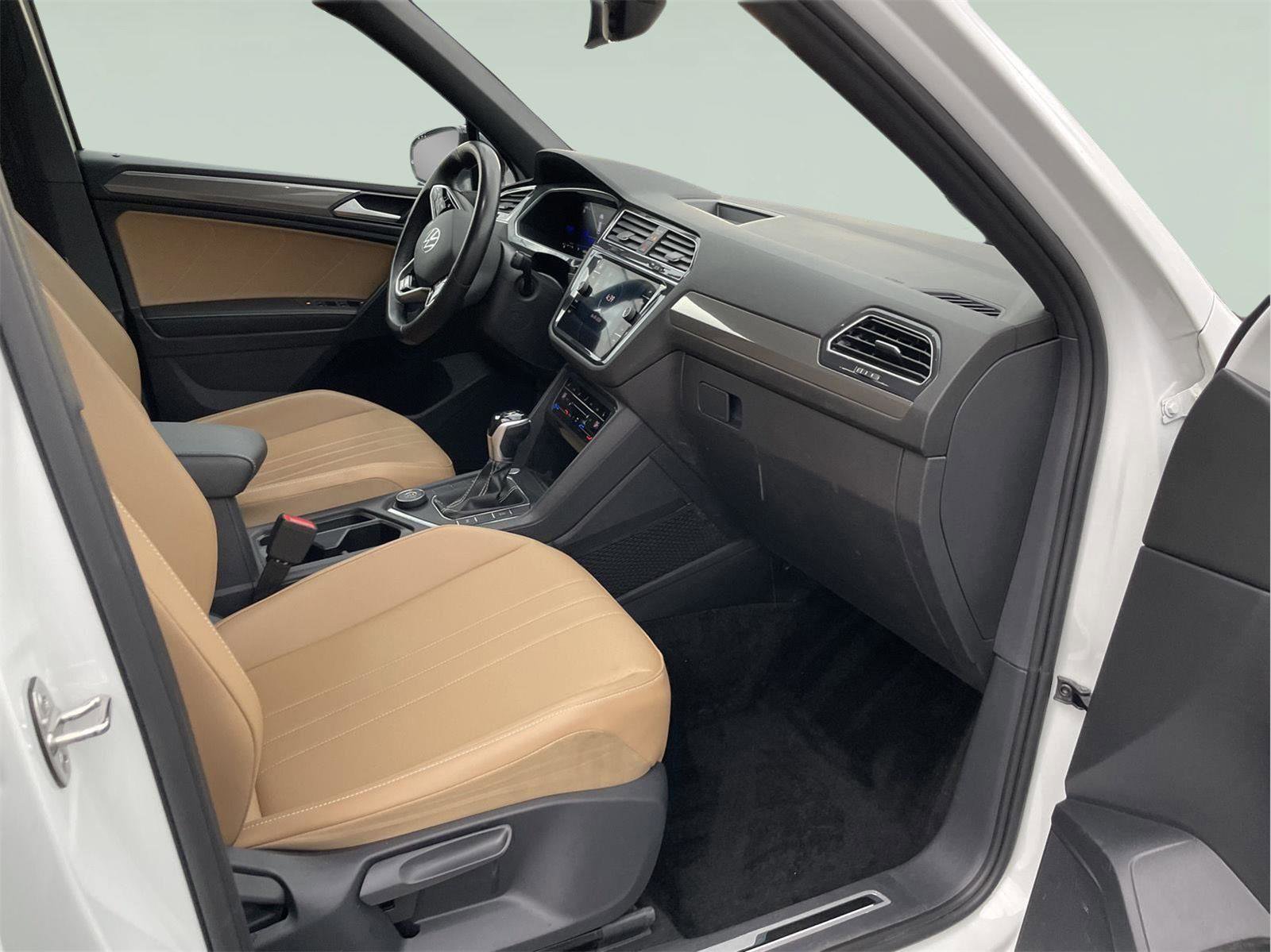 Used 2023 Volkswagen Tiguan SE R-Line AWD/4WD image 19