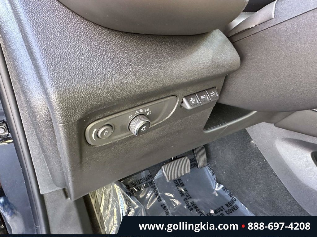 Used 2021 Buick Envision Essence w/ Technology Package I AWD/4WD image 19