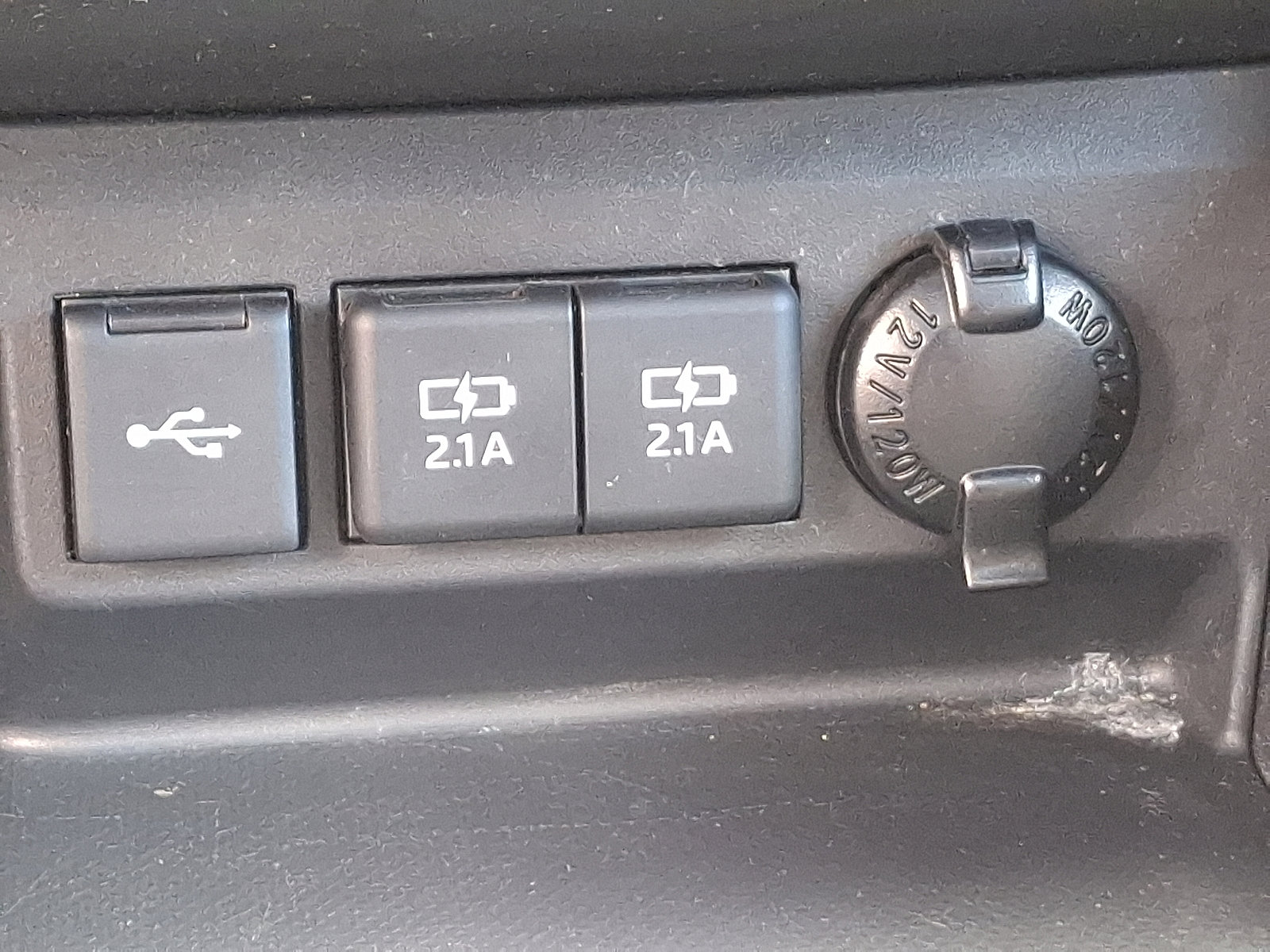 Used 2020 Toyota Highlander XLE image 28