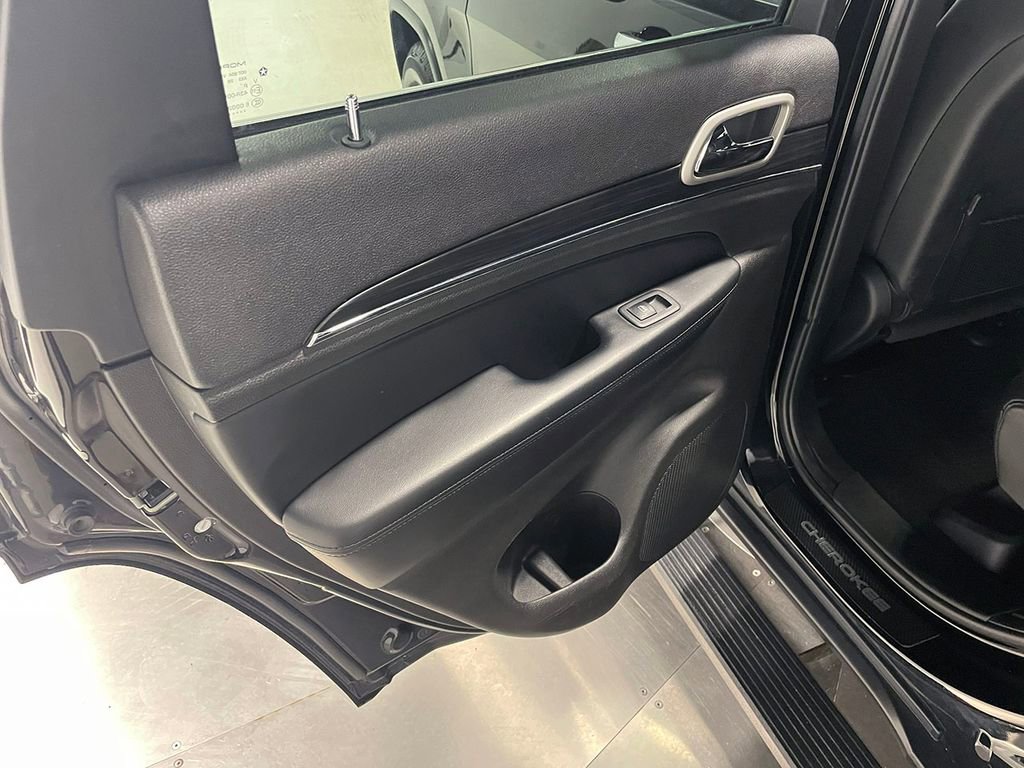 Used 2020 Jeep Grand Cherokee Limited w/ Luxury Group II AWD/4WD image 22