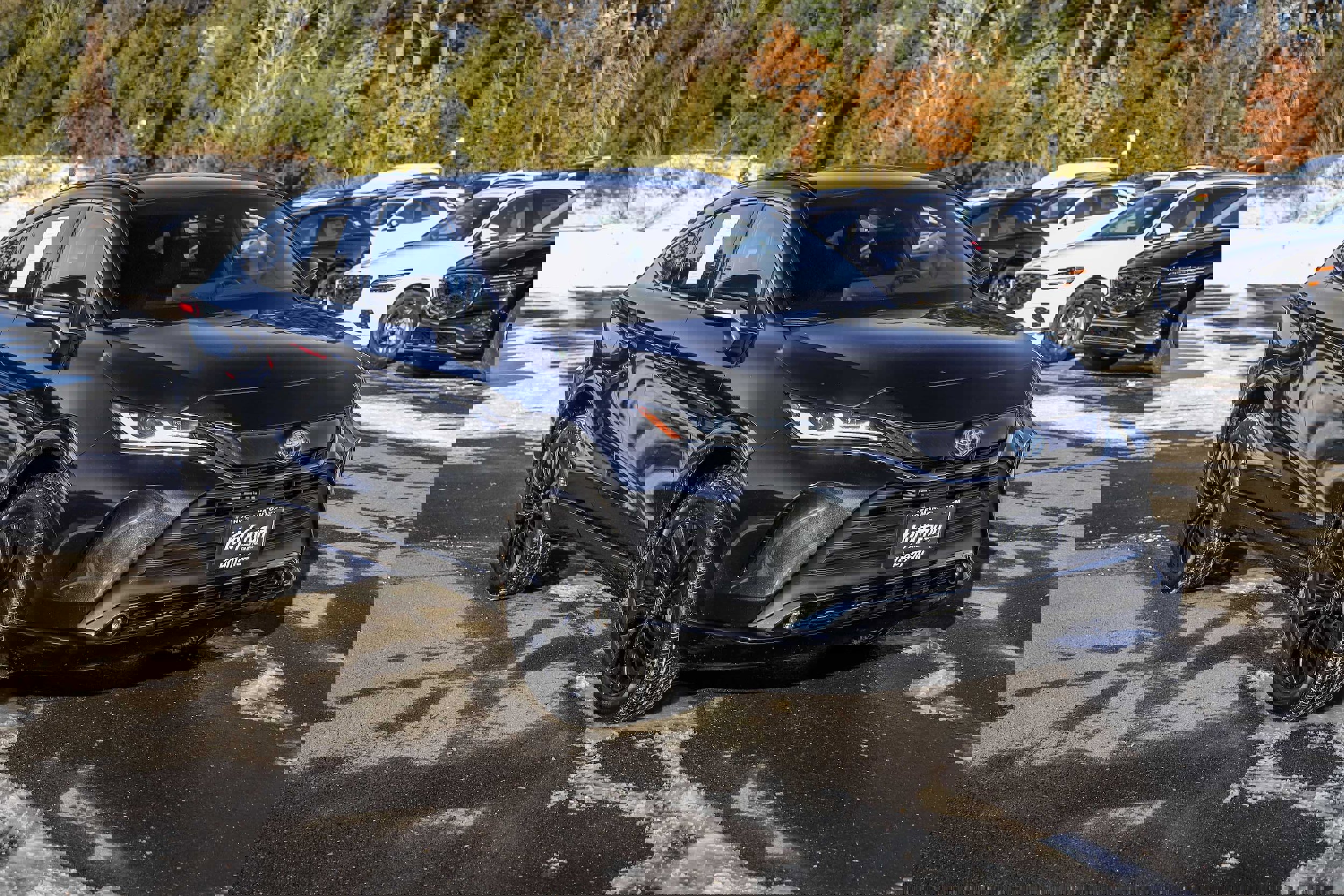 Used 2024 Toyota Venza Nightshade image 2