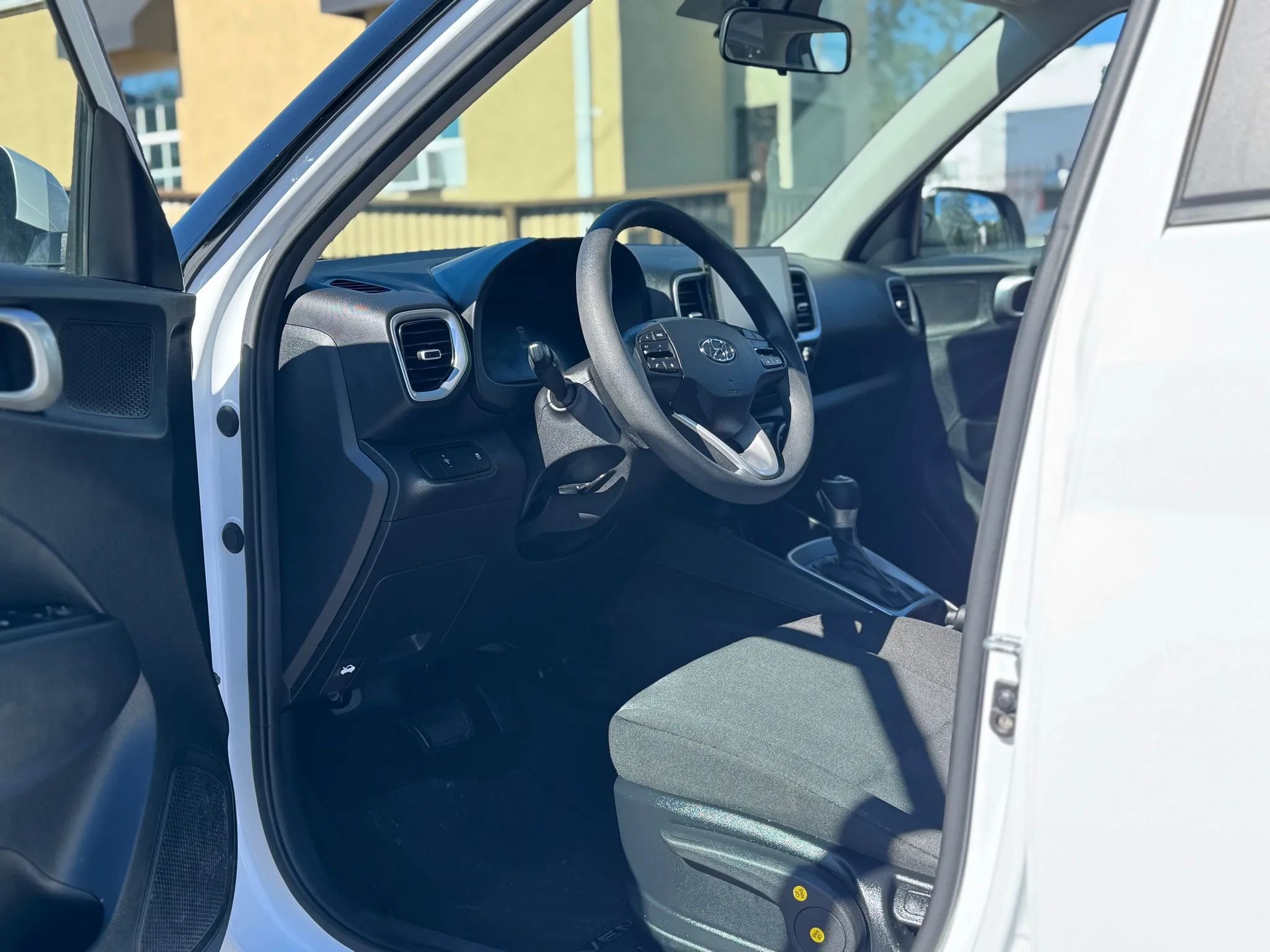 Used 2023 Hyundai Venue SE image 15