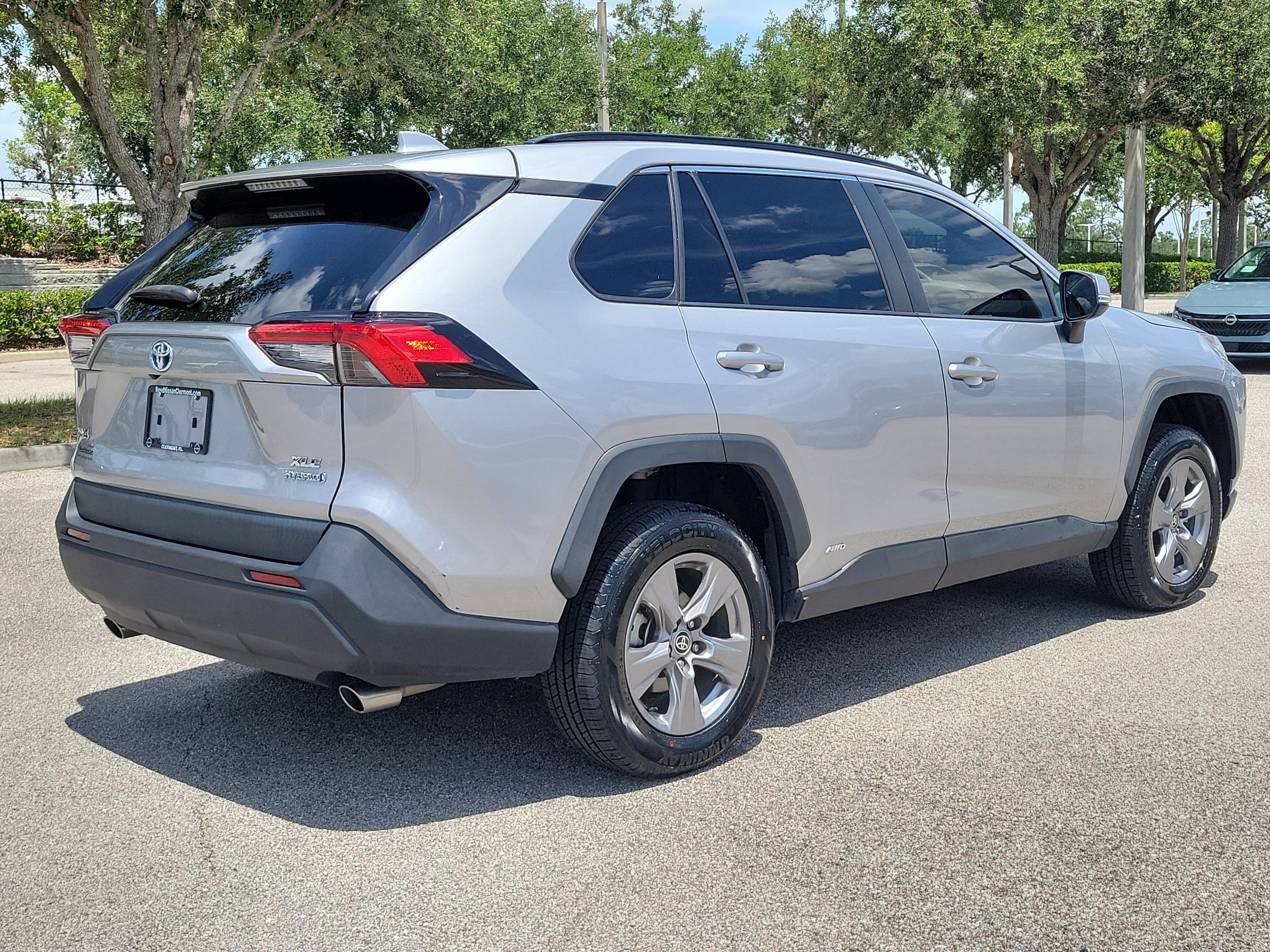 Used 2022 Toyota RAV4 XLE w/ Convenience Package AWD/4WD image 5