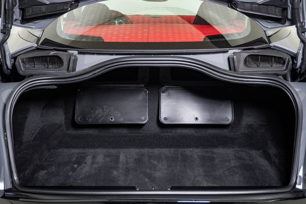 Used 2024 Aston Martin DB12 Coupe image 33