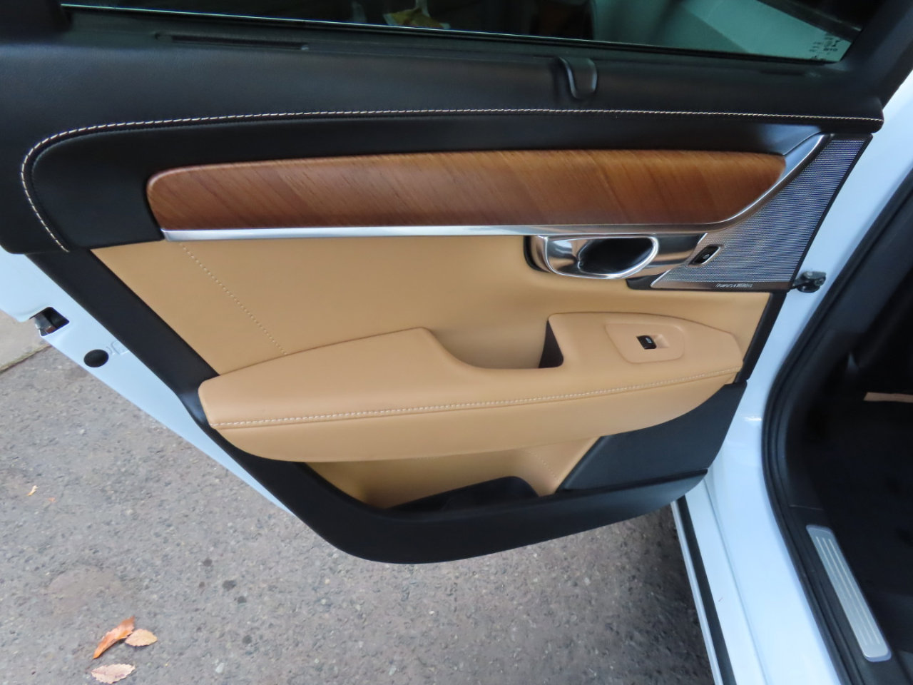Used 2017 Volvo S90 T6 Inscription w/ Vision Package image 27