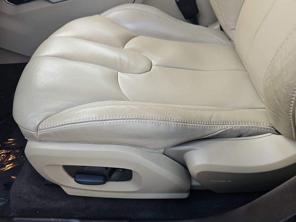 Used 2015 Land Rover Range Rover Evoque Pure Premium image 32